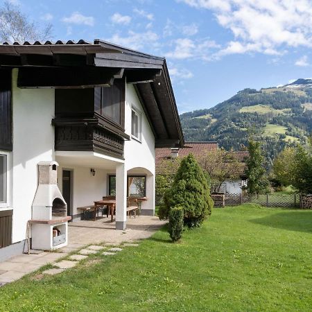 Spacious Chalet In Maishofen Near Forest Exteriör bild