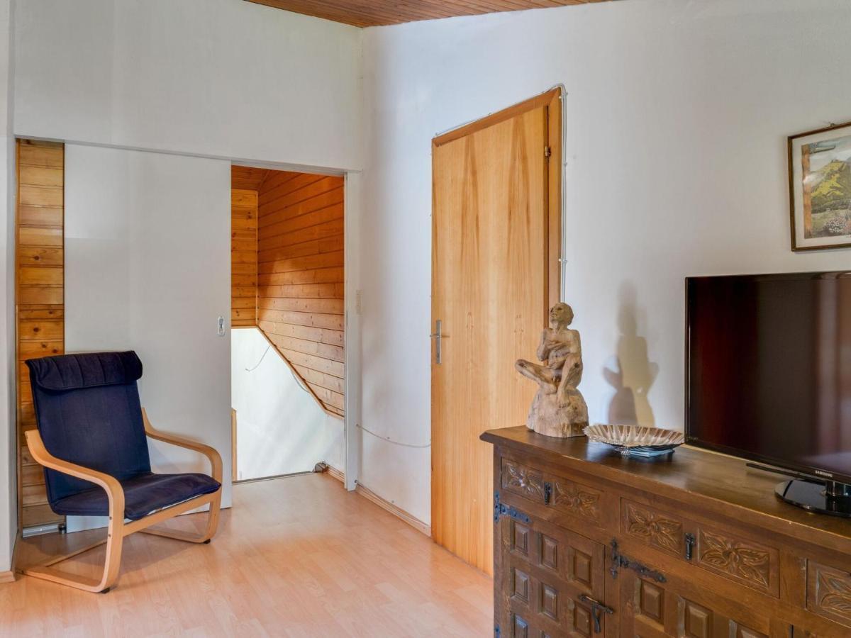 Spacious Chalet In Maishofen Near Forest Exteriör bild