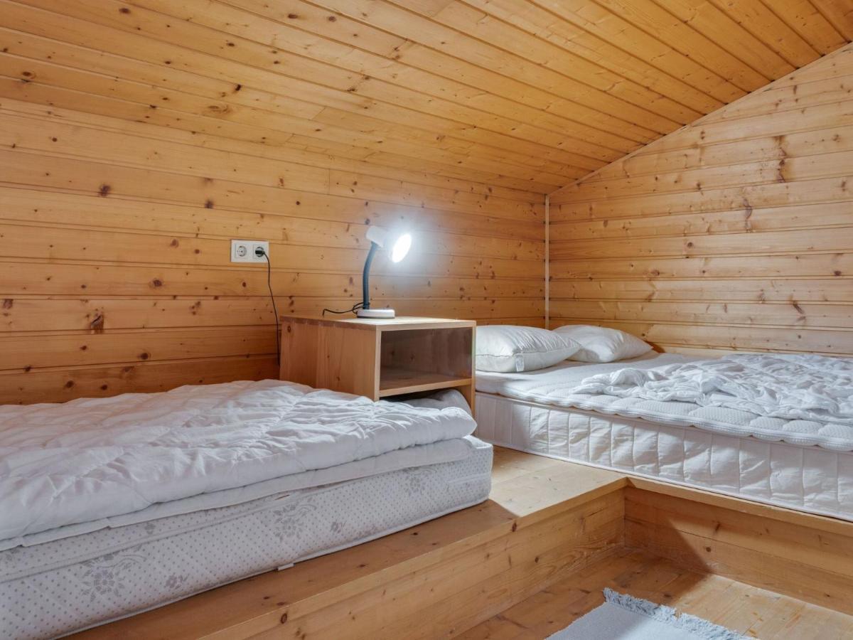 Spacious Chalet In Maishofen Near Forest Exteriör bild