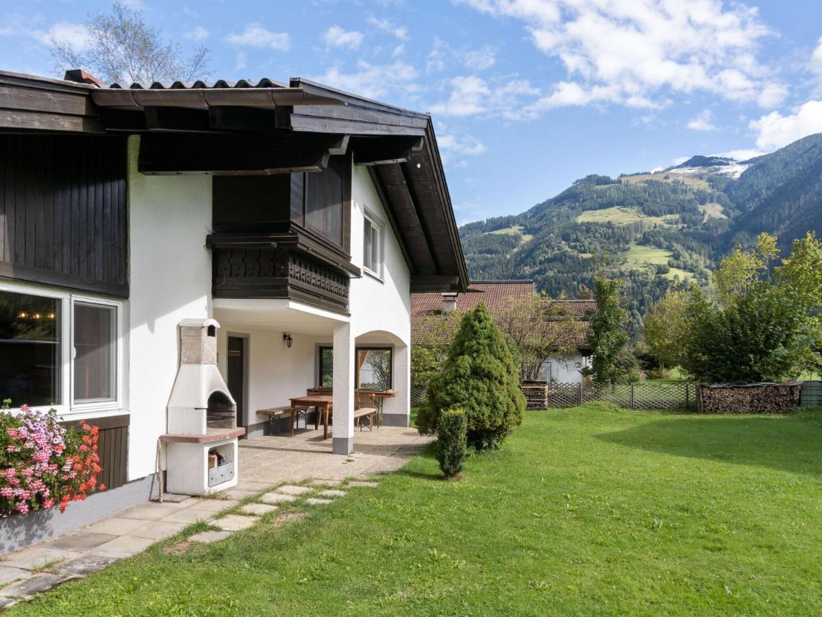 Spacious Chalet In Maishofen Near Forest Exteriör bild